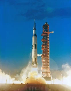 Saturn V - 1/70th Scale -Trendy Toy Store 287c5324fe2d93c960e7ec50ad068f6d.image .549x700